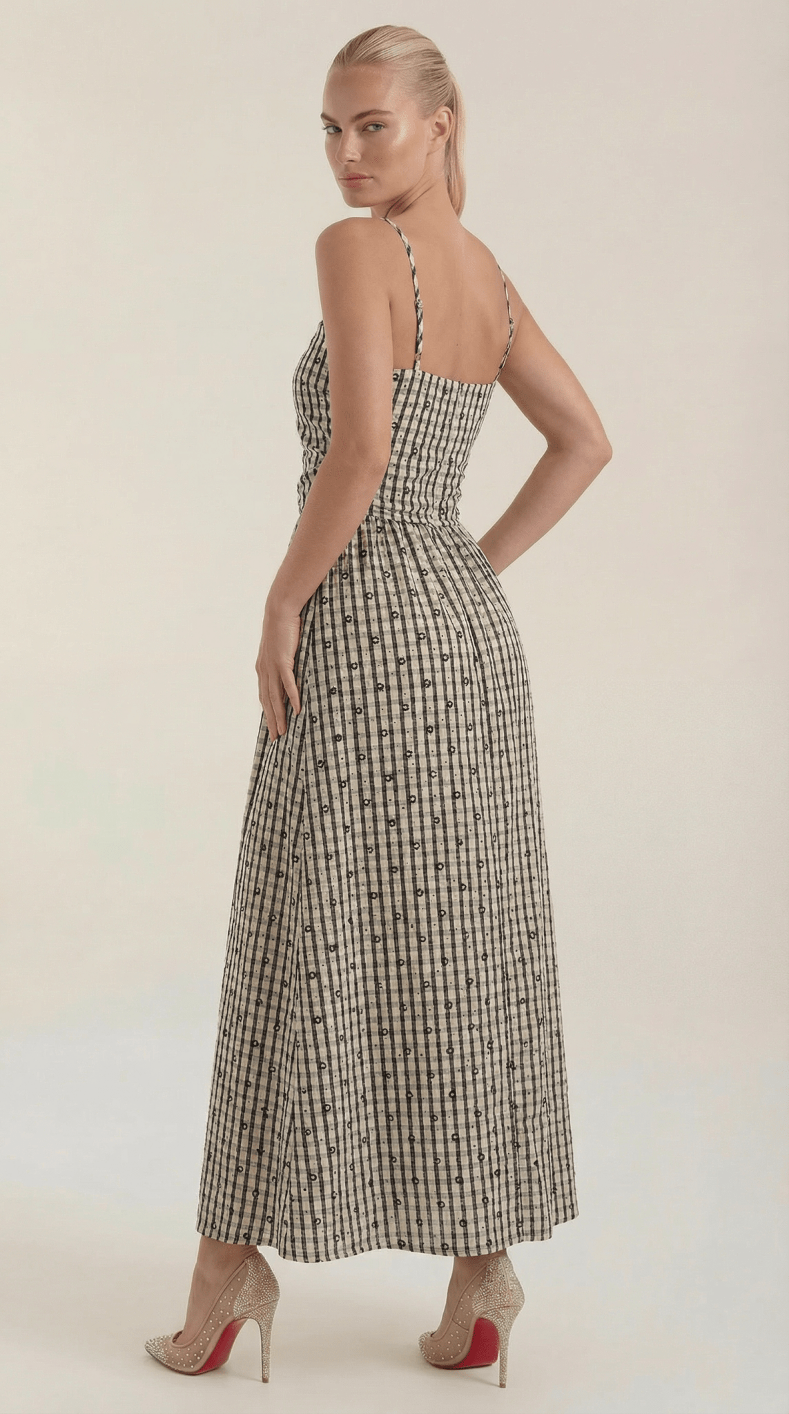 Sukienka midi bez rękawów – kwadratowy dekolt - Arkadya Outlet - Women Midi Dress