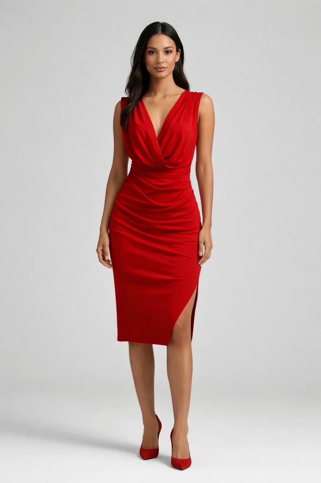 Sukienka midi damska – dekolt V, drapowanie, rozcięcie - Arkadya Outlet - Women Midi Dress