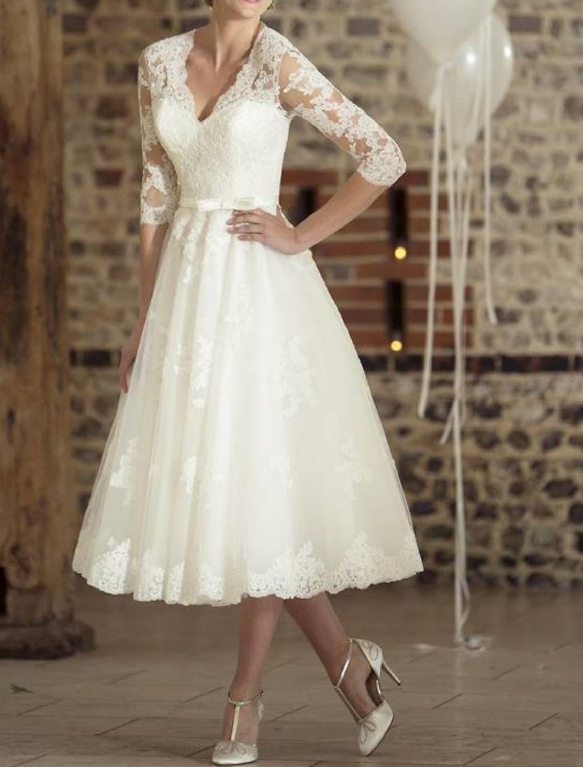 Sukienka midi damska – dekolt V, rękaw trzy czwarte - Arkadya Outlet - Women Midi Dress