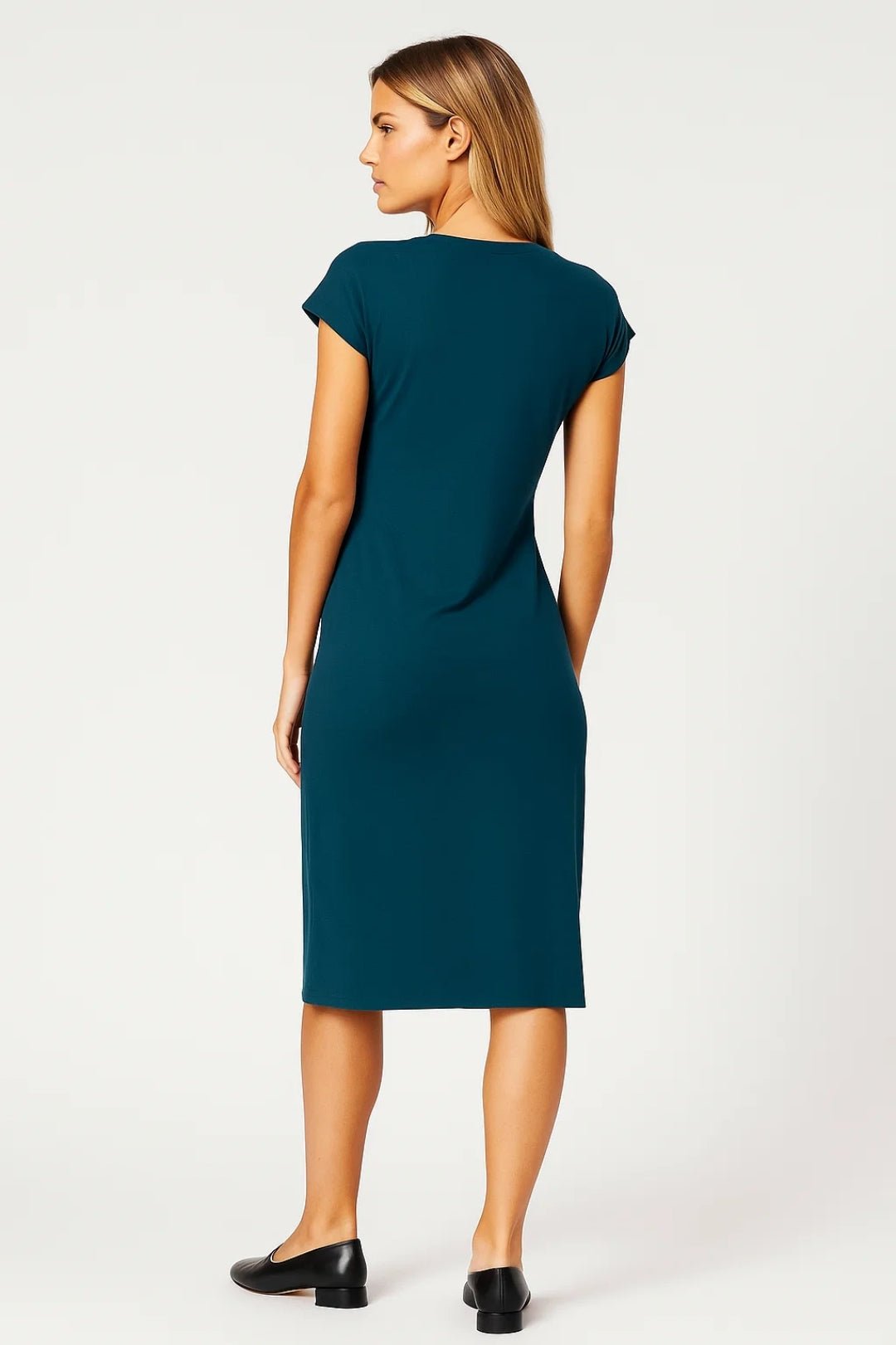 Sukienka midi damska – krótki rękaw, okrągły dekolt - Arkadya Outlet - Women Midi Dress