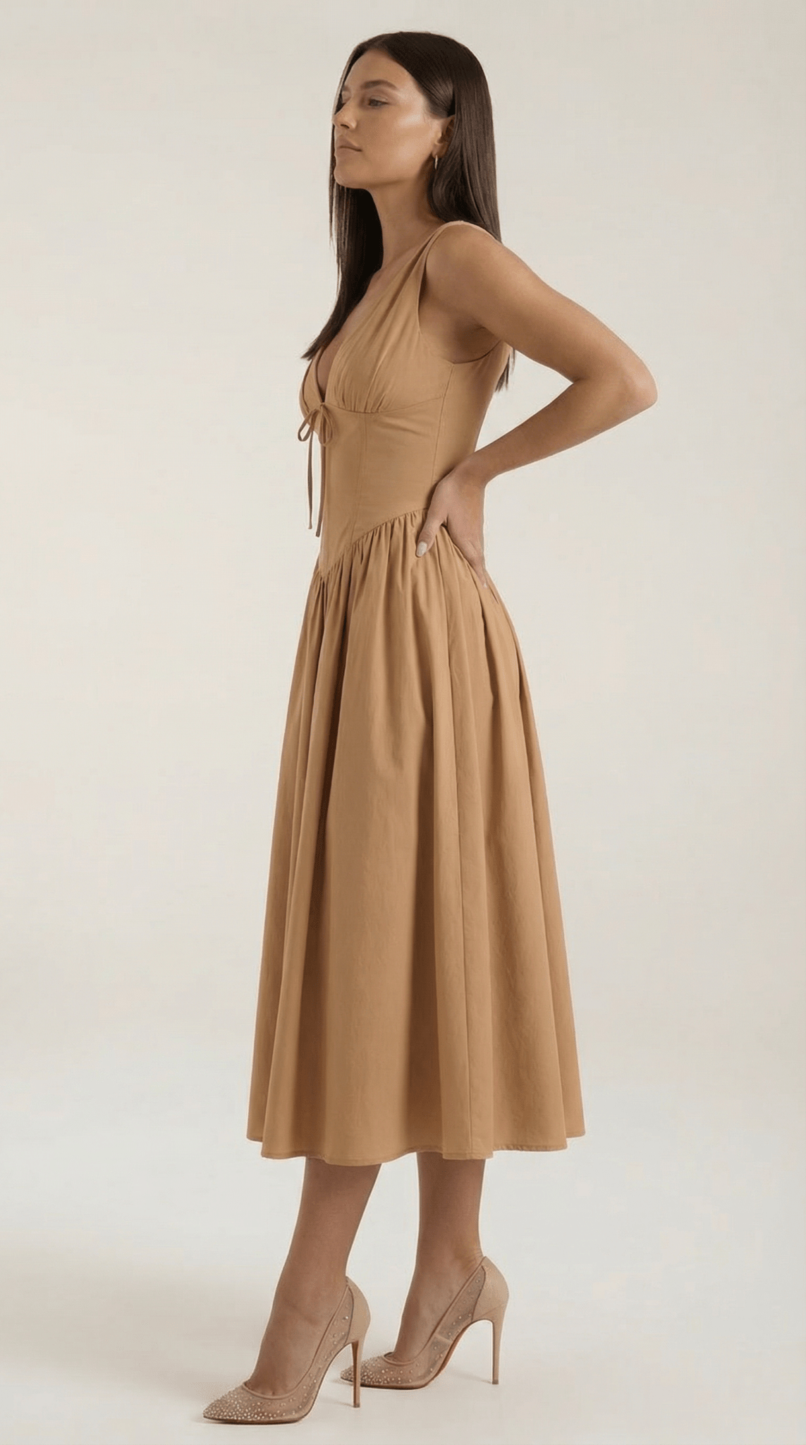 Sukienka midi dekolt V – dopasowana góra, marszczony dół - Arkadya Outlet - Women Midi Dress