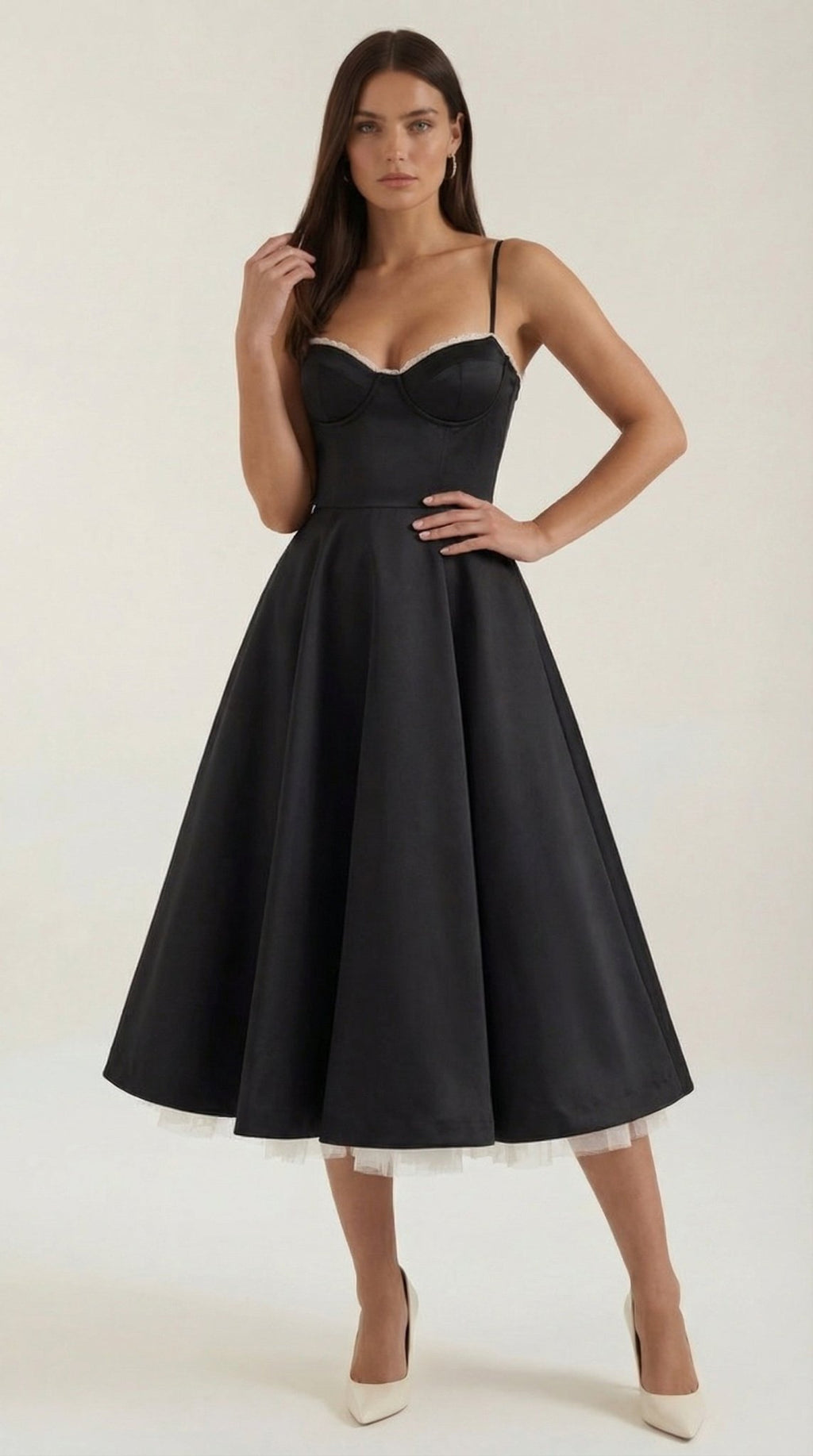 Sukienka midi dekolt w serce – cienkie ramiączka - Arkadya Outlet - Women Midi Dress