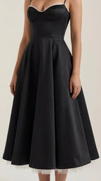 Sukienka midi dekolt w serce – cienkie ramiączka - Arkadya Outlet - Women Midi Dress