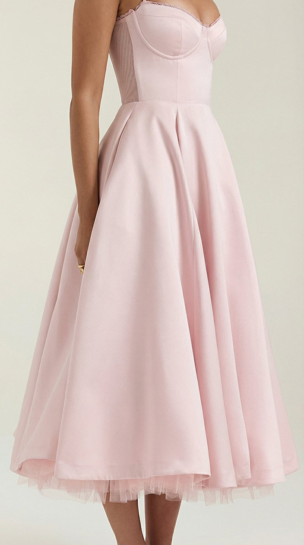 Sukienka midi dekolt w serce – cienkie ramiączka - Arkadya Outlet - Women Midi Dress
