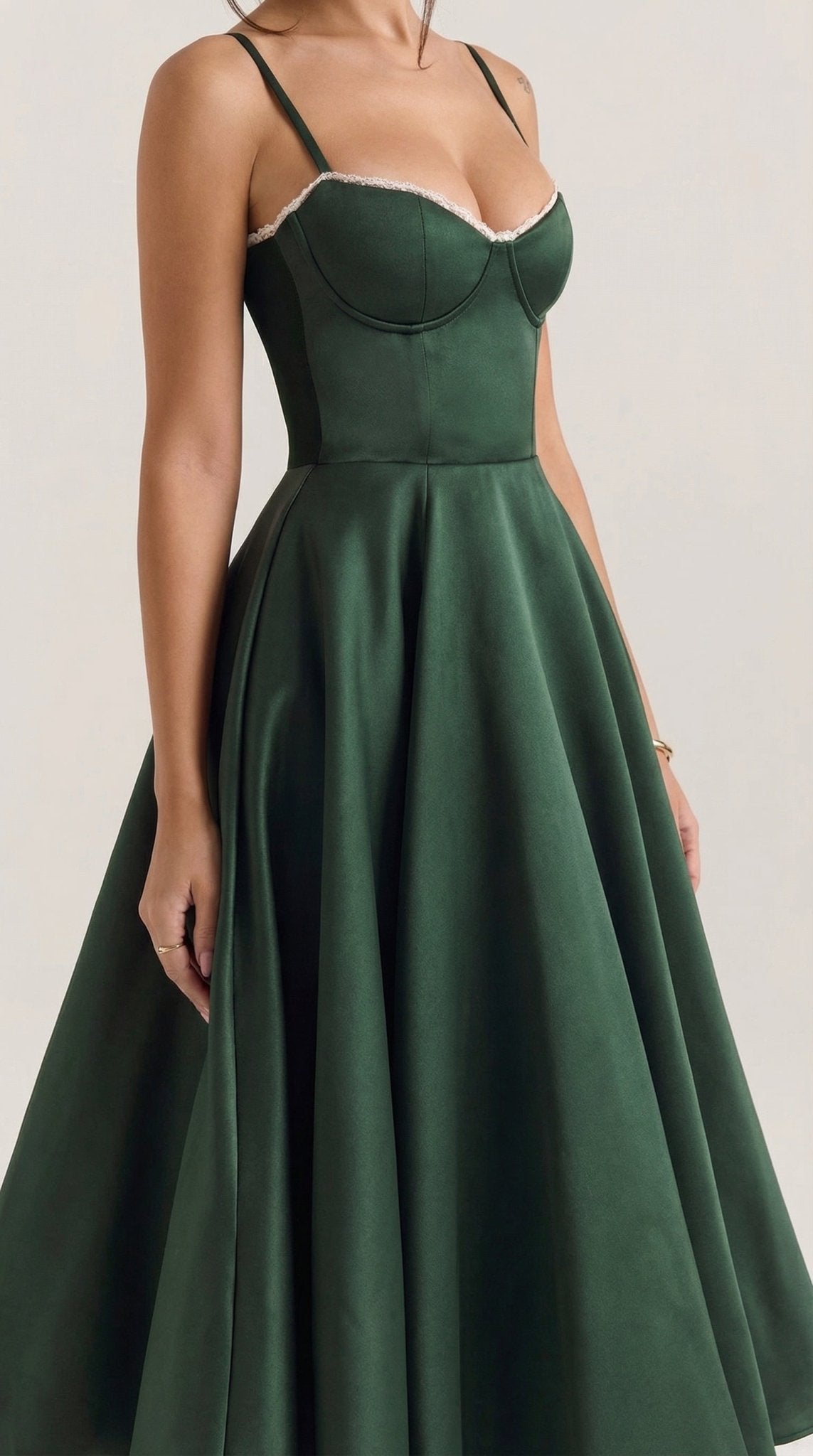 Sukienka midi dekolt w serce – cienkie ramiączka - Arkadya Outlet - Women Midi Dress