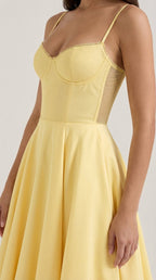 Sukienka midi dekolt w serce – cienkie ramiączka - Arkadya Outlet - Women Midi Dress