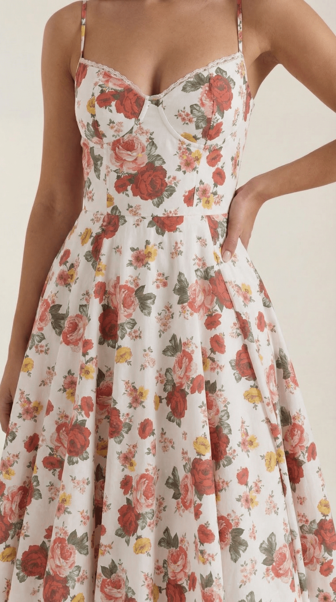 Sukienka midi dekolt w serce – cienkie ramiączka - Arkadya Outlet - Women Midi Dress