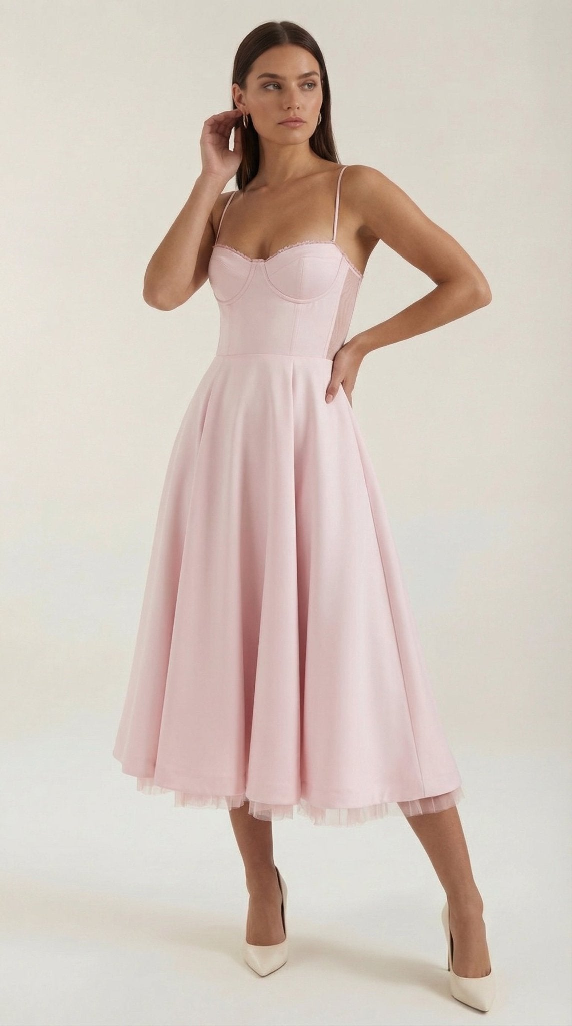 Sukienka midi dekolt w serce – cienkie ramiączka - Arkadya Outlet - Women Midi Dress