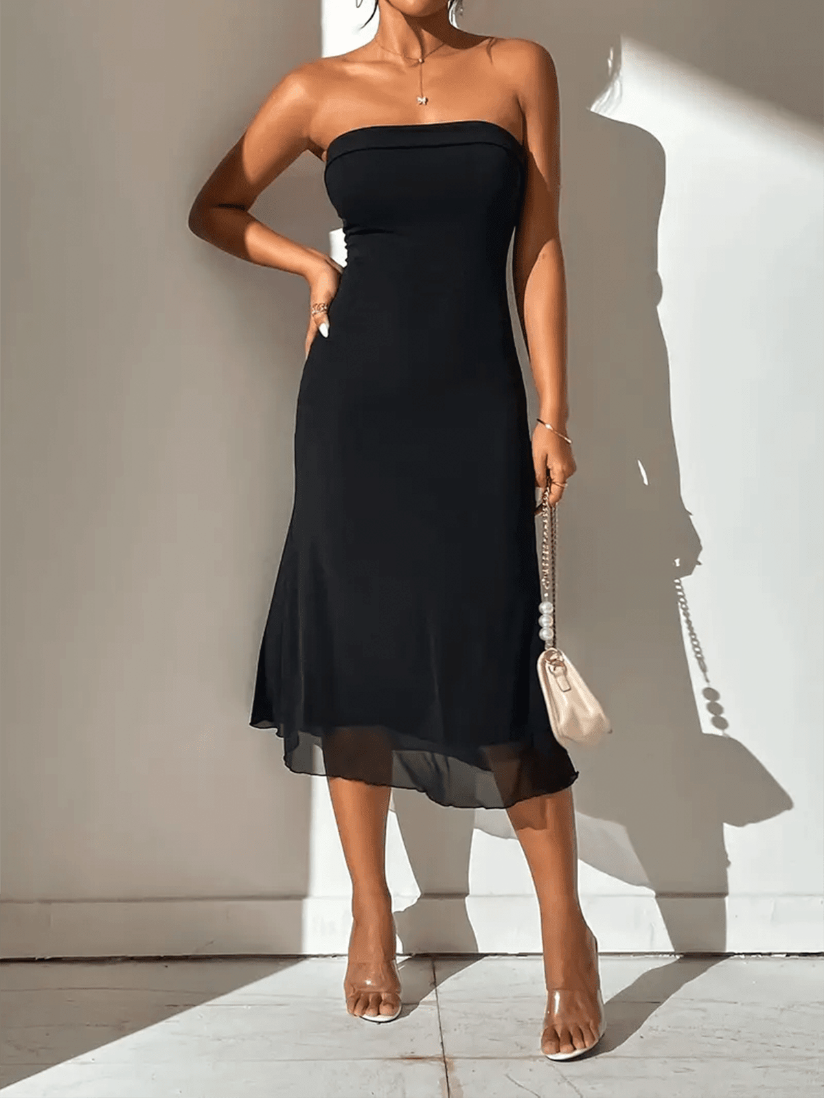 Sukienka midi dopasowana bez ramiączek - Arkadya Outlet - Women Midi Dress