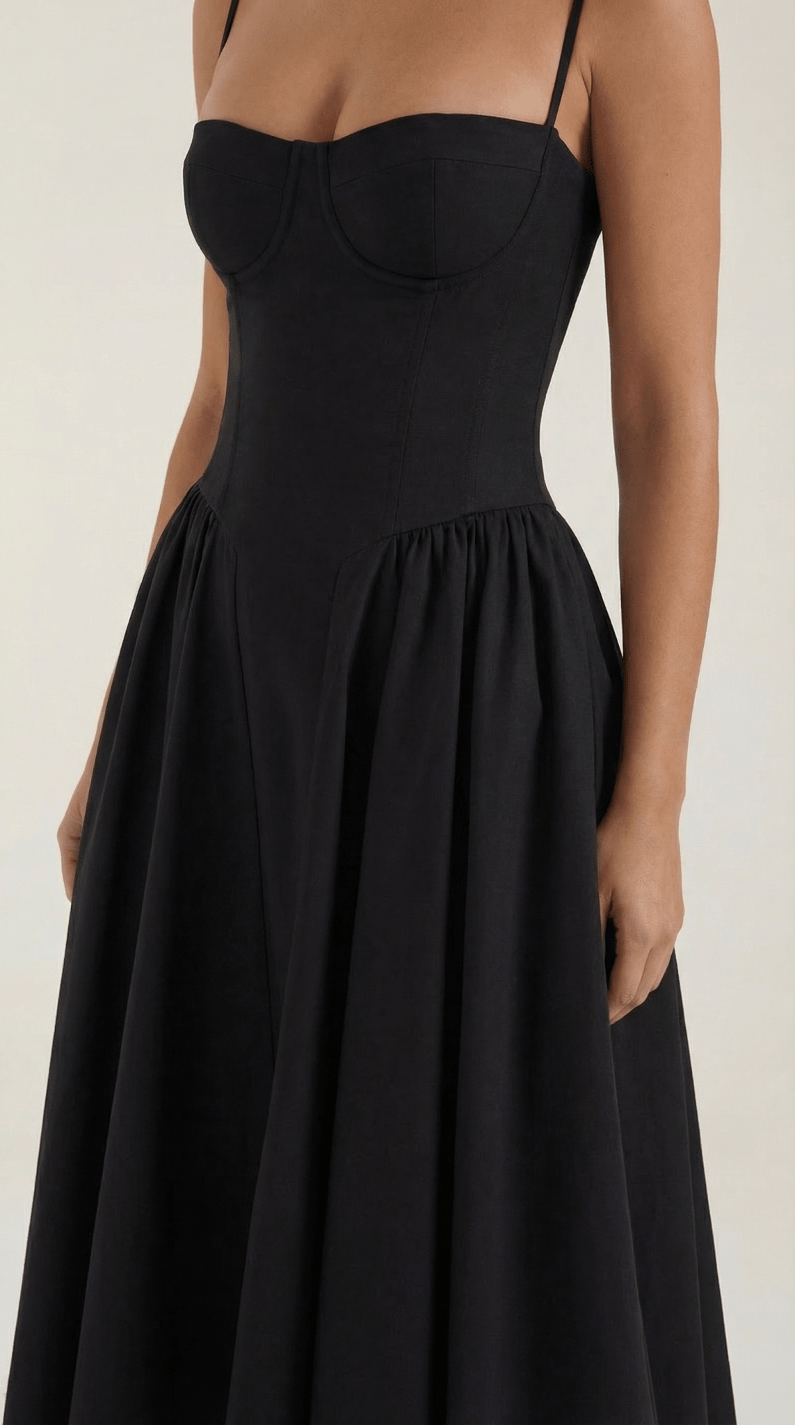 Sukienka midi gorsetowa – dekolt w serce, ramiączka - Arkadya Outlet - Women Midi Dress