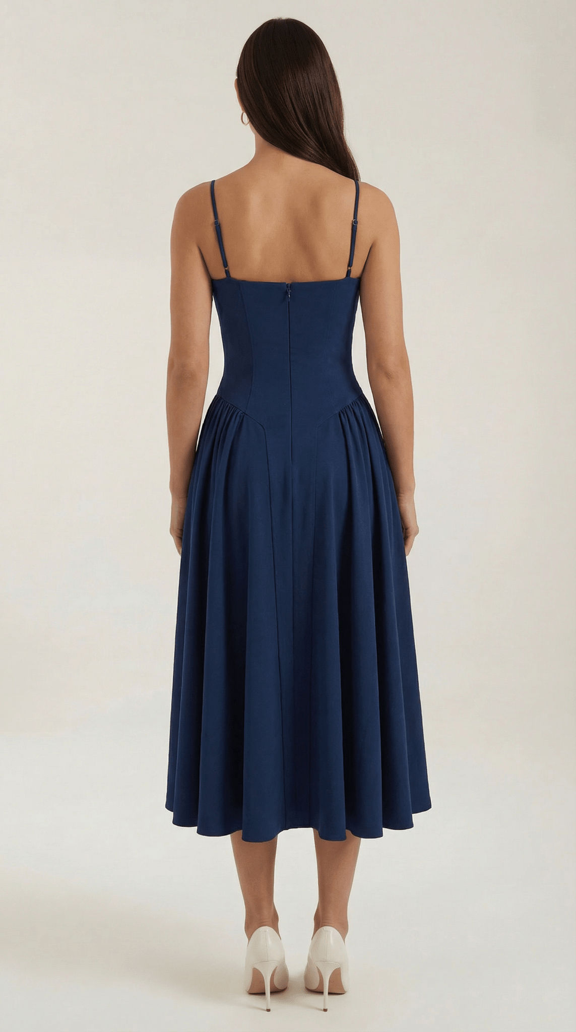 Sukienka midi gorsetowa – dekolt w serce, ramiączka - Arkadya Outlet - Women Midi Dress
