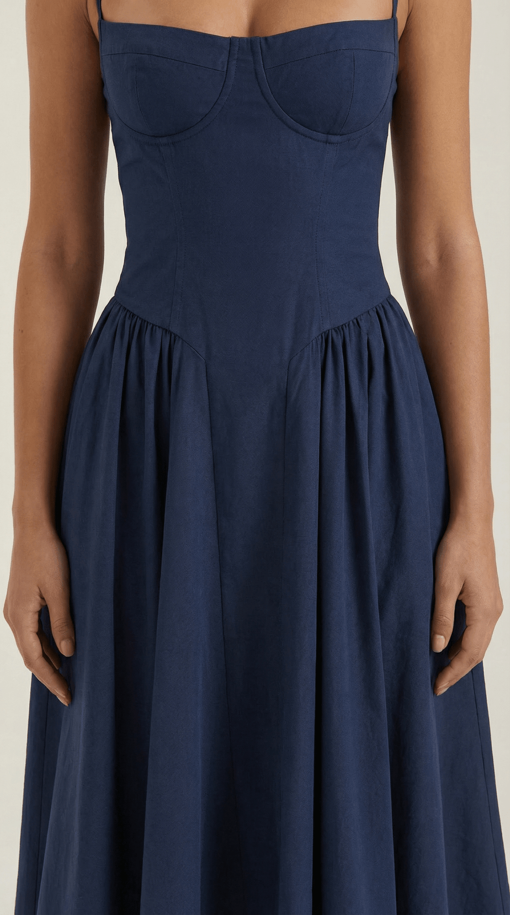 Sukienka midi gorsetowa – dekolt w serce, ramiączka - Arkadya Outlet - Women Midi Dress