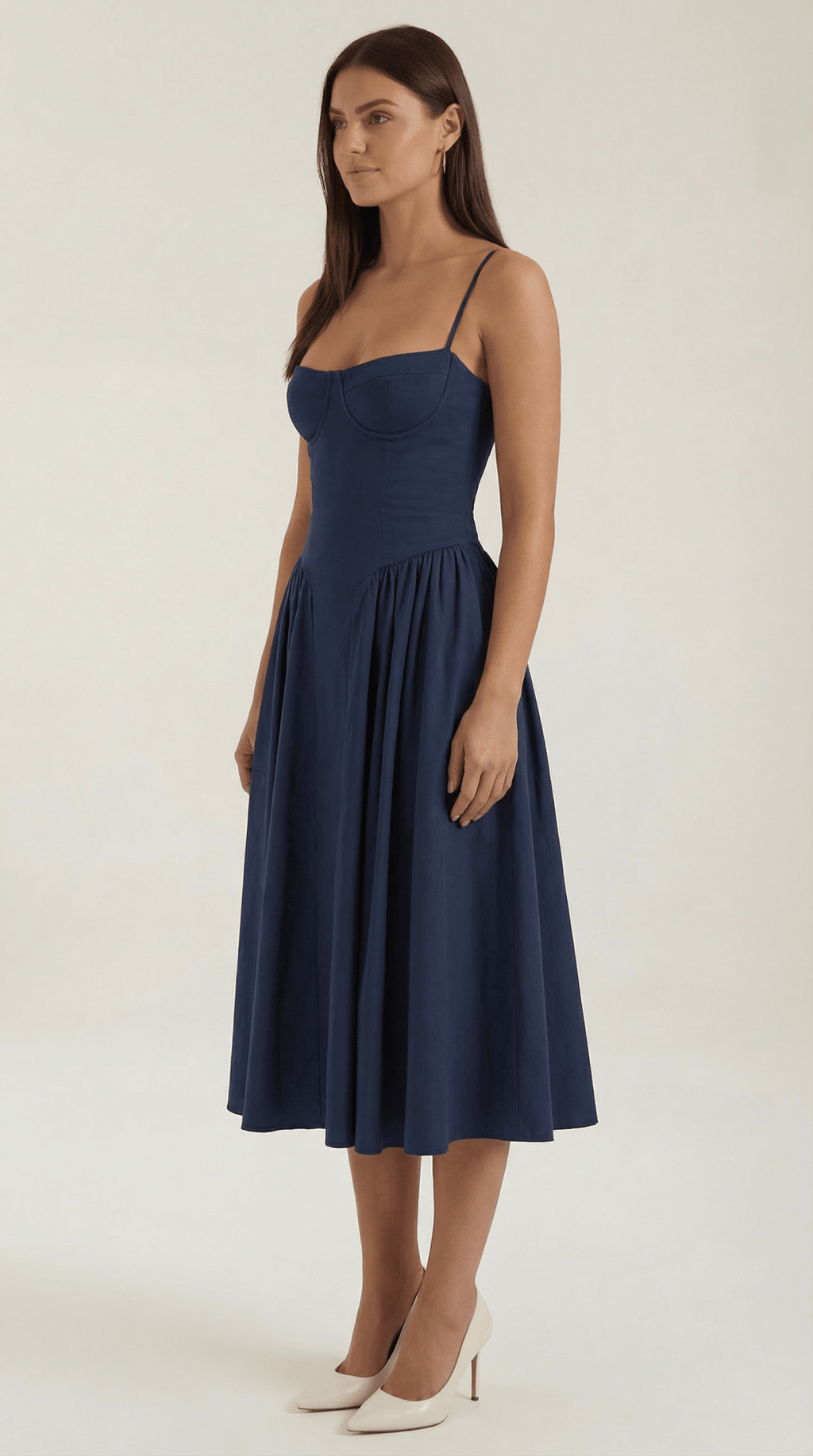 Sukienka midi gorsetowa – dekolt w serce, ramiączka - Arkadya Outlet - Women Midi Dress