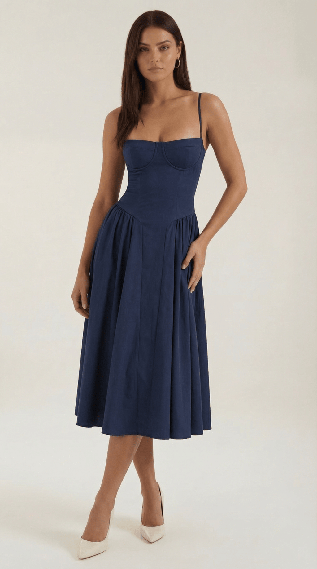 Sukienka midi gorsetowa – dekolt w serce, ramiączka - Arkadya Outlet - Women Midi Dress