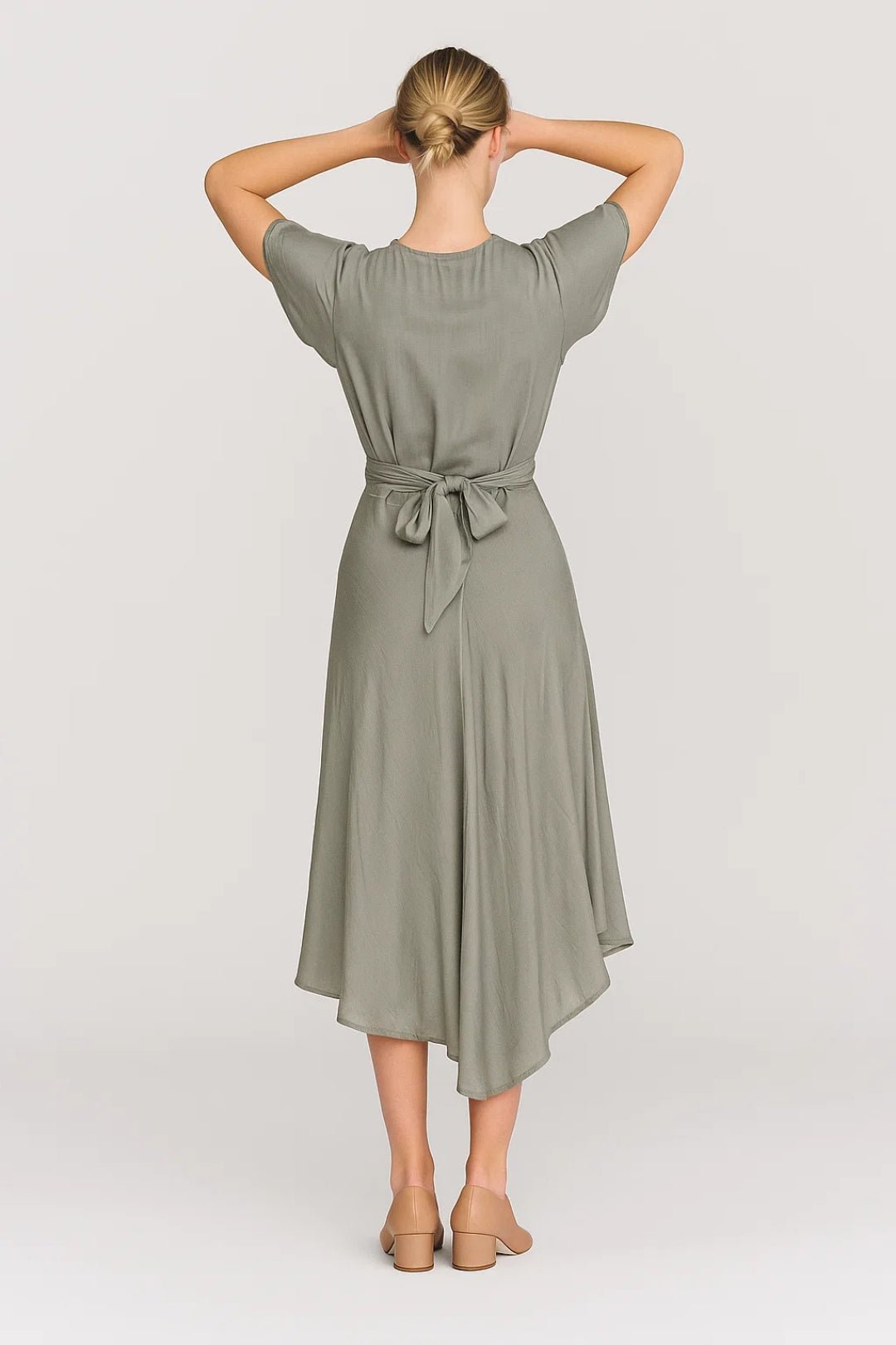 Sukienka midi kopertowa asymetryczna - Arkadya Outlet - Women Midi Dress