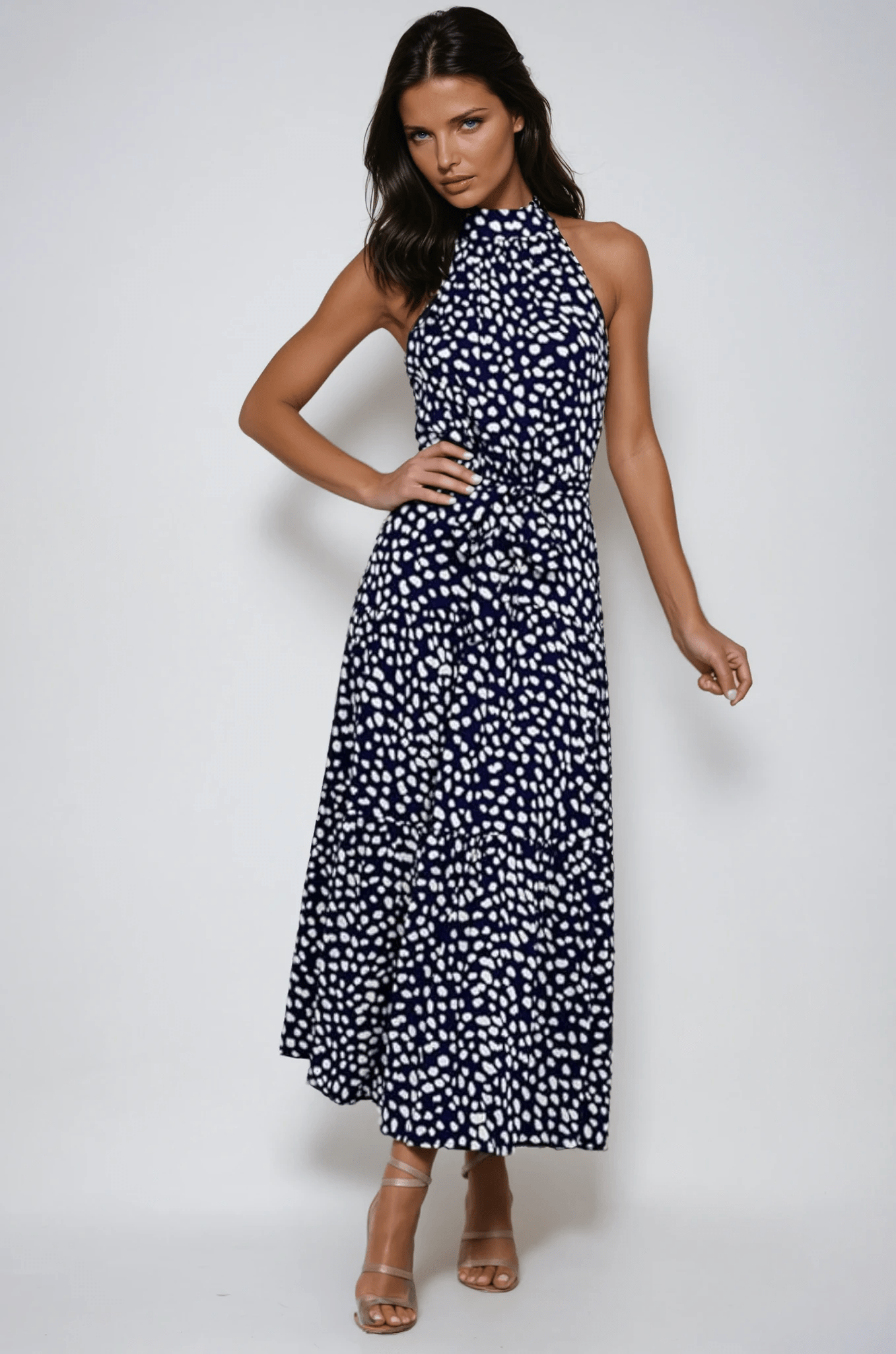 Sukienka midi w grochy halter z wiązaniem w talii - Arkadya Outlet - Women Midi Dress