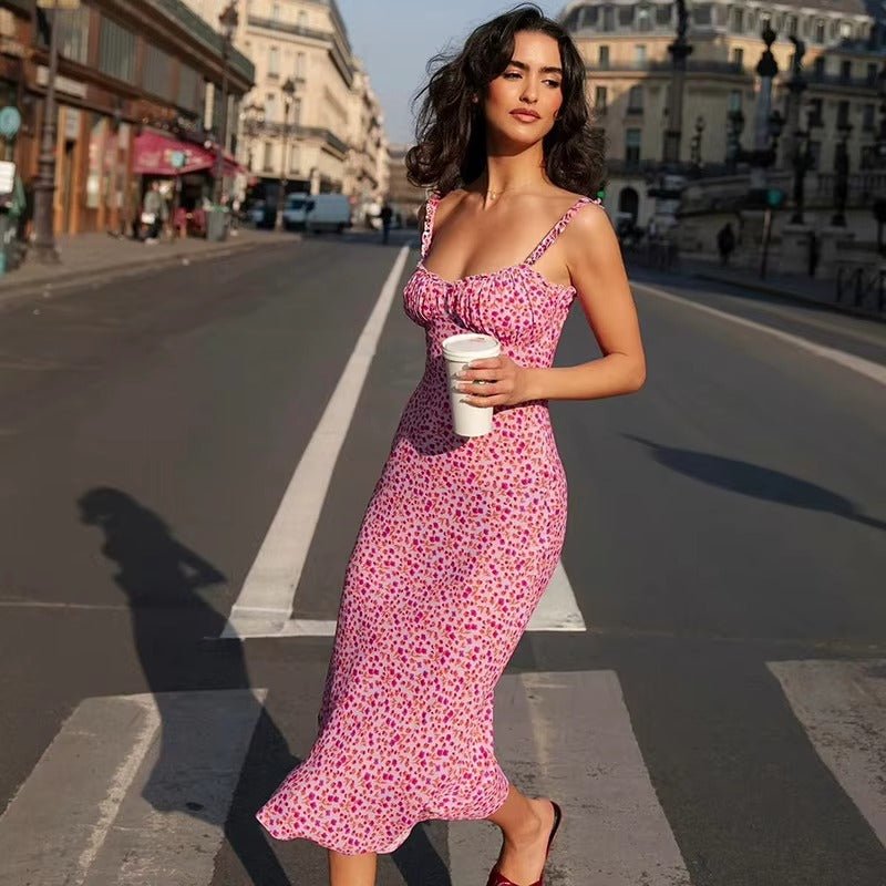 Sukienka midi w kwiaty z falbaniastymi ramiączkami - Arkadya Outlet - Women Midi Dress
