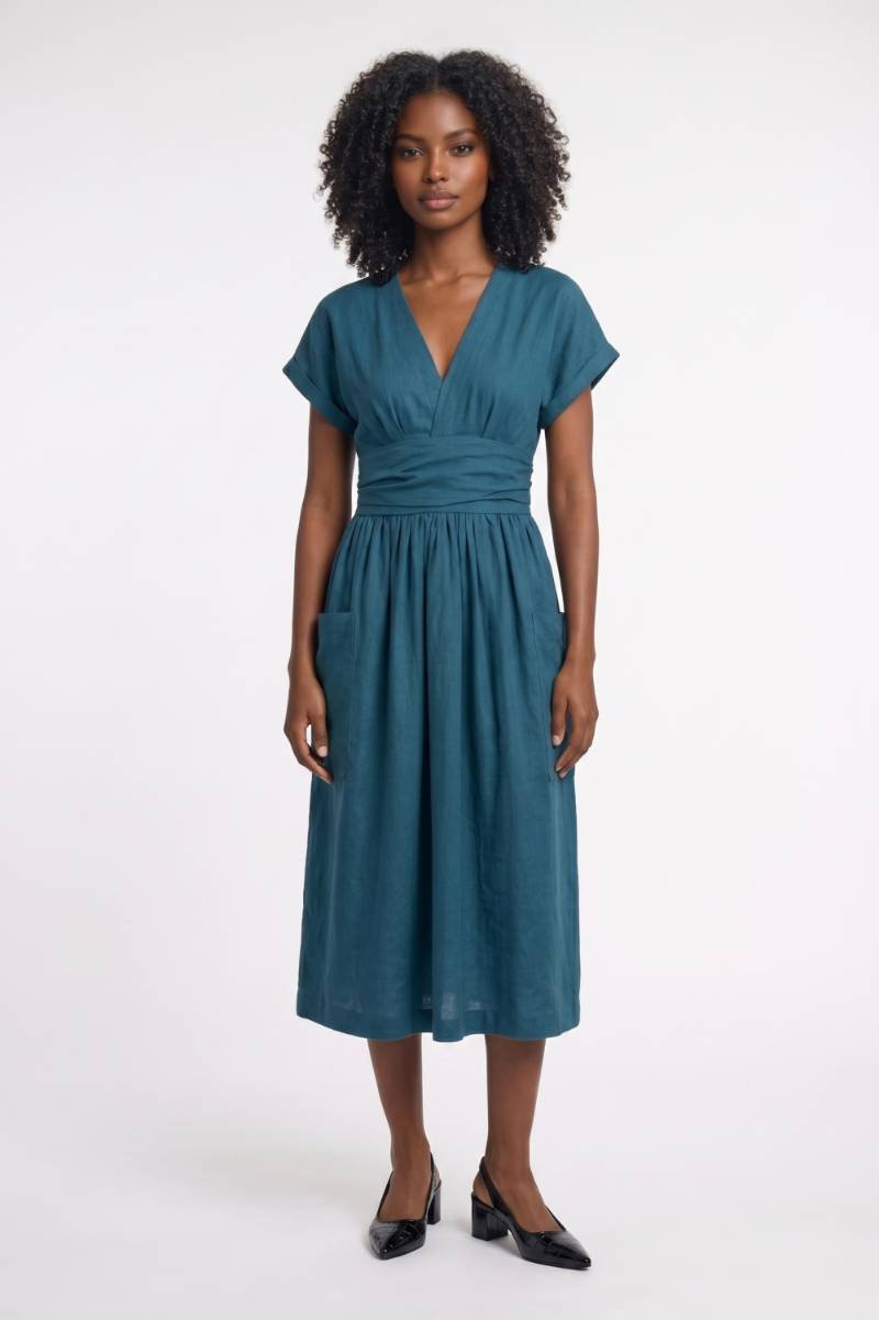 Sukienka midi z dekoltem V i kieszeniami - Arkadya Outlet - Women Midi Dress