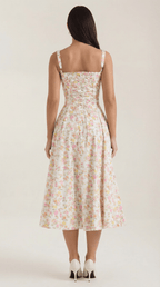 Sukienka midi z dekoltem w serce – wiązanie, rozkloszowany dół - Arkadya Outlet - Women Midi Dress