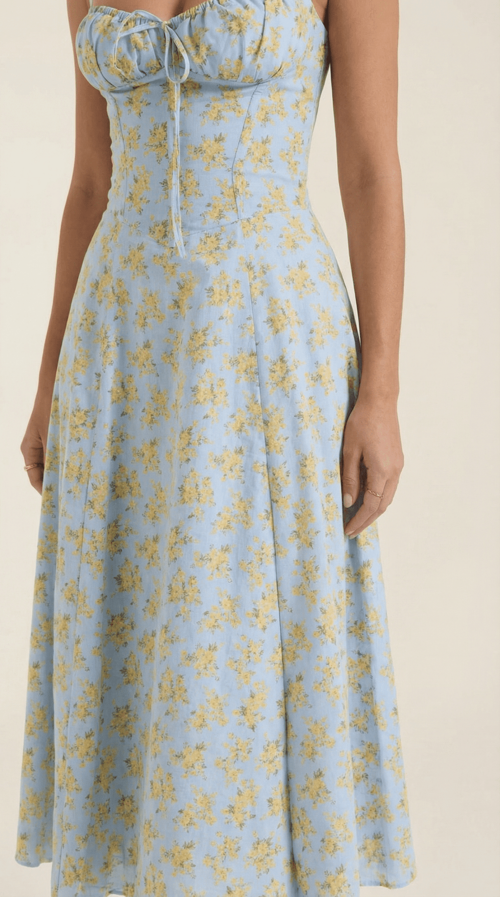 Sukienka midi z dekoltem w serce – wiązanie, rozkloszowany dół - Arkadya Outlet - Women Midi Dress