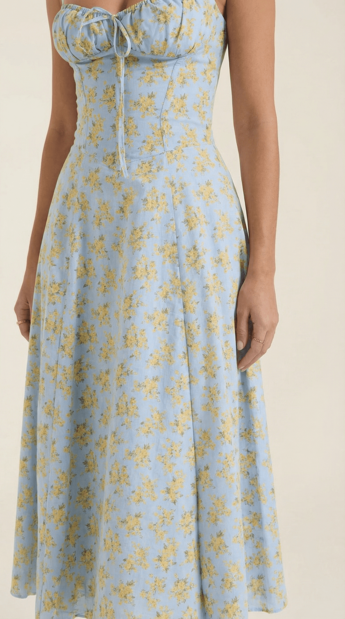 Sukienka midi z dekoltem w serce – wiązanie, rozkloszowany dół - Arkadya Outlet - Women Midi Dress