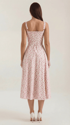 Sukienka midi z dekoltem w serce – wiązanie, rozkloszowany dół - Arkadya Outlet - Women Midi Dress