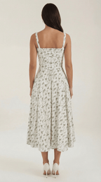 Sukienka midi z dekoltem w serce – wiązanie z przodu - Arkadya Outlet - Women Midi Dress