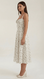 Sukienka midi z dekoltem w serce – wiązanie z przodu - Arkadya Outlet - Women Midi Dress