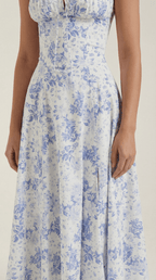 Sukienka midi z dekoltem w serce – wiązanie z przodu - Arkadya Outlet - Women Midi Dress