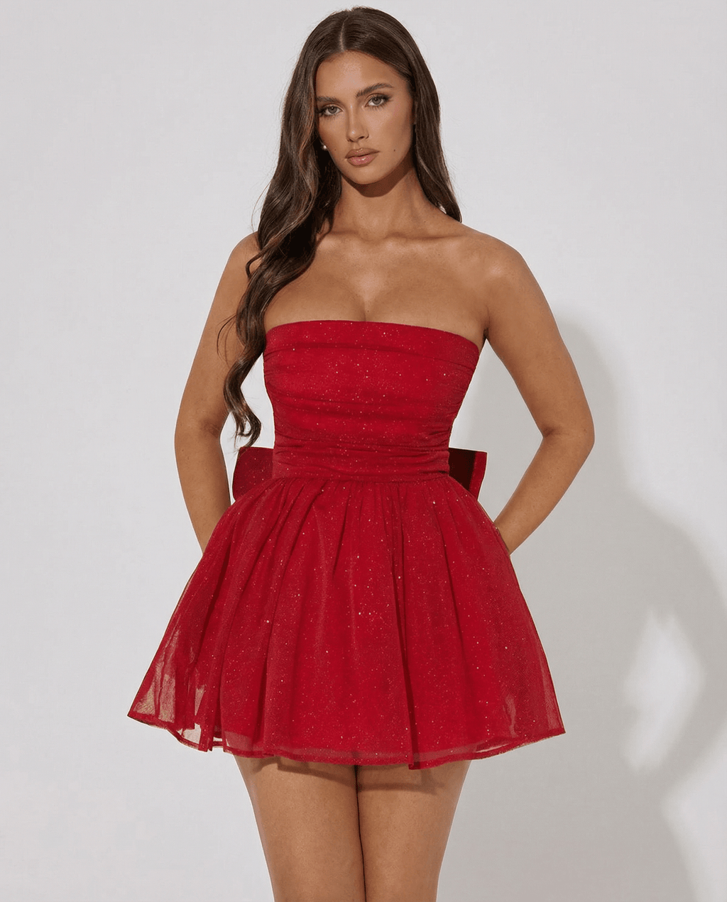 Sukienka mini A - line bez ramiączek z kokardą - Arkadya Outlet - Women Mini Dress