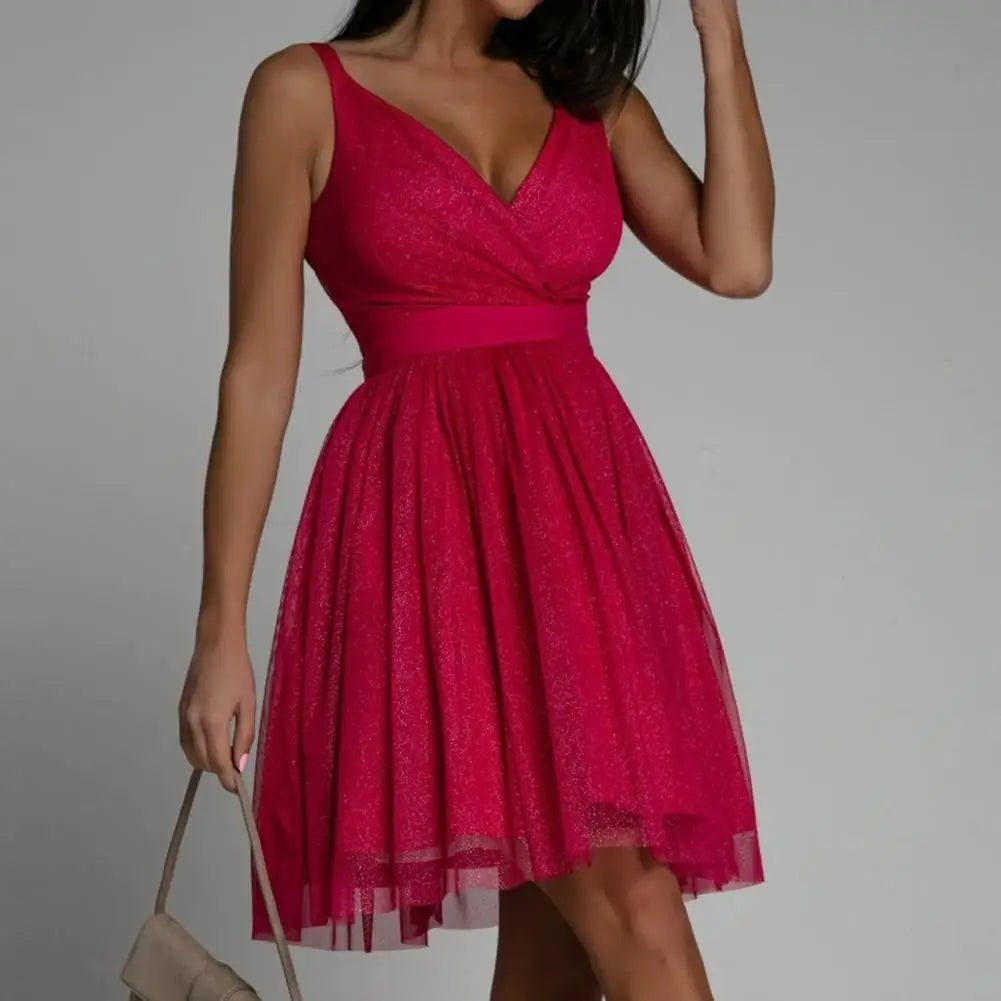 Sukienka mini cekinowa z odkrytymi plecami - Arkadya Outlet - Women Mini Dress