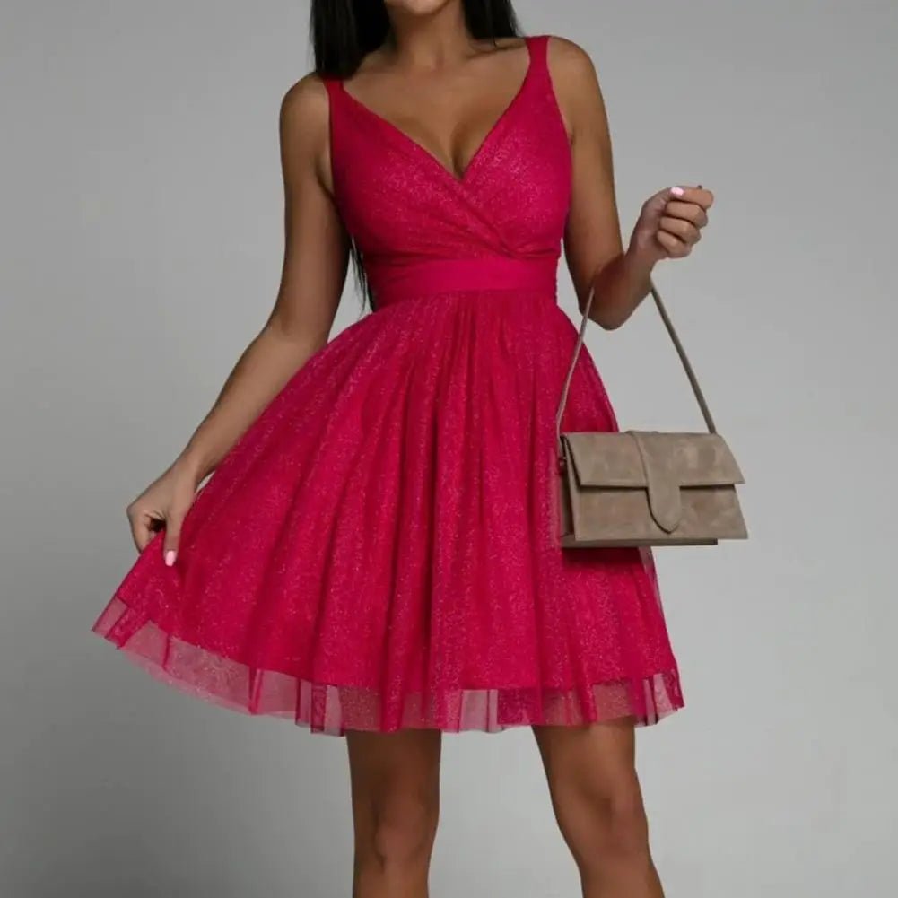 Sukienka mini cekinowa z odkrytymi plecami - Arkadya Outlet - Women Mini Dress
