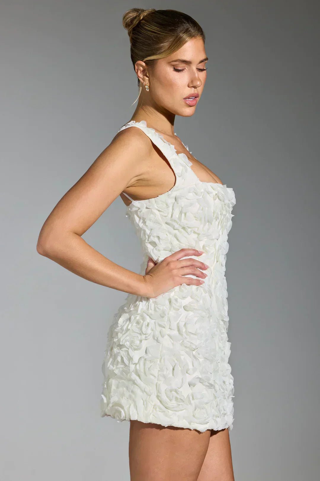 Sukienka mini gorsetowa w kwiaty - Arkadya Outlet - Women Mini Dress