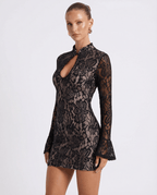 Sukienka mini koronkowa z wysokim kołnierzem - Arkadya Outlet - Women Mini Dress