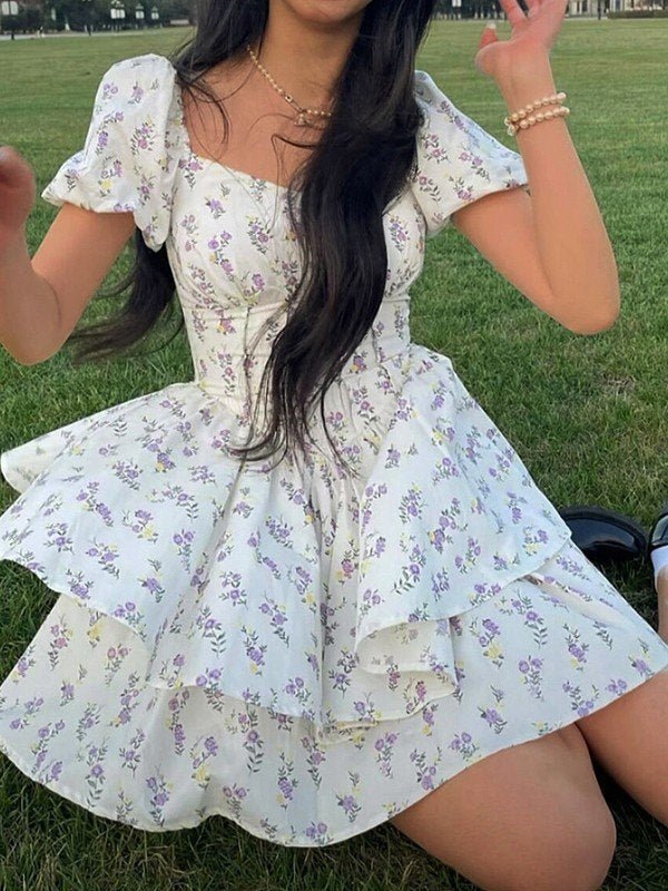 Sukienka mini w kwiaty z gorsetem i bufiastymi rękawami - Arkadya Outlet - Women Mini Dress