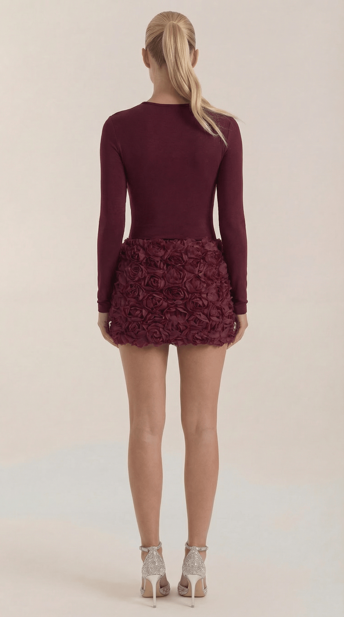 Sukienka mini z długim rękawem – fakturowany dół - Arkadya Outlet - Women Mini Dress