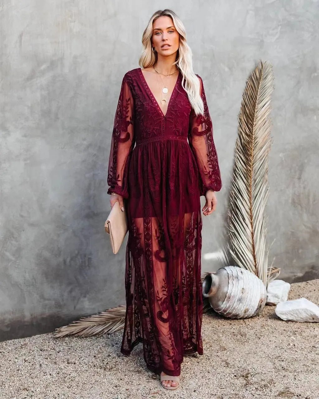 Sukienka wieczorowa maxi damska z długim rękawem i dekoltem V – haft, rozcięcie boczne - Arkadya Outlet - Women Maxi Dress