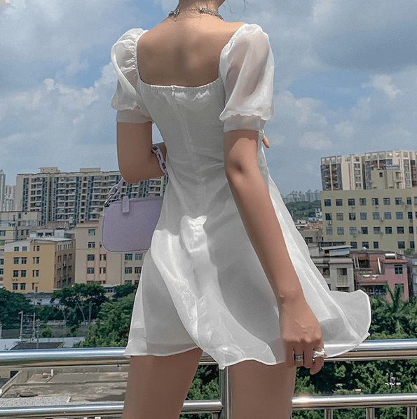 Sukienka z kryształowymi zdobieniami i dekoltem V - Arkadya Outlet - Women Mini Dress