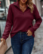 Sweter Damski | Dekolt V z Suwakiem i Regularny Krój - Arkadya Outlet - Sweaters