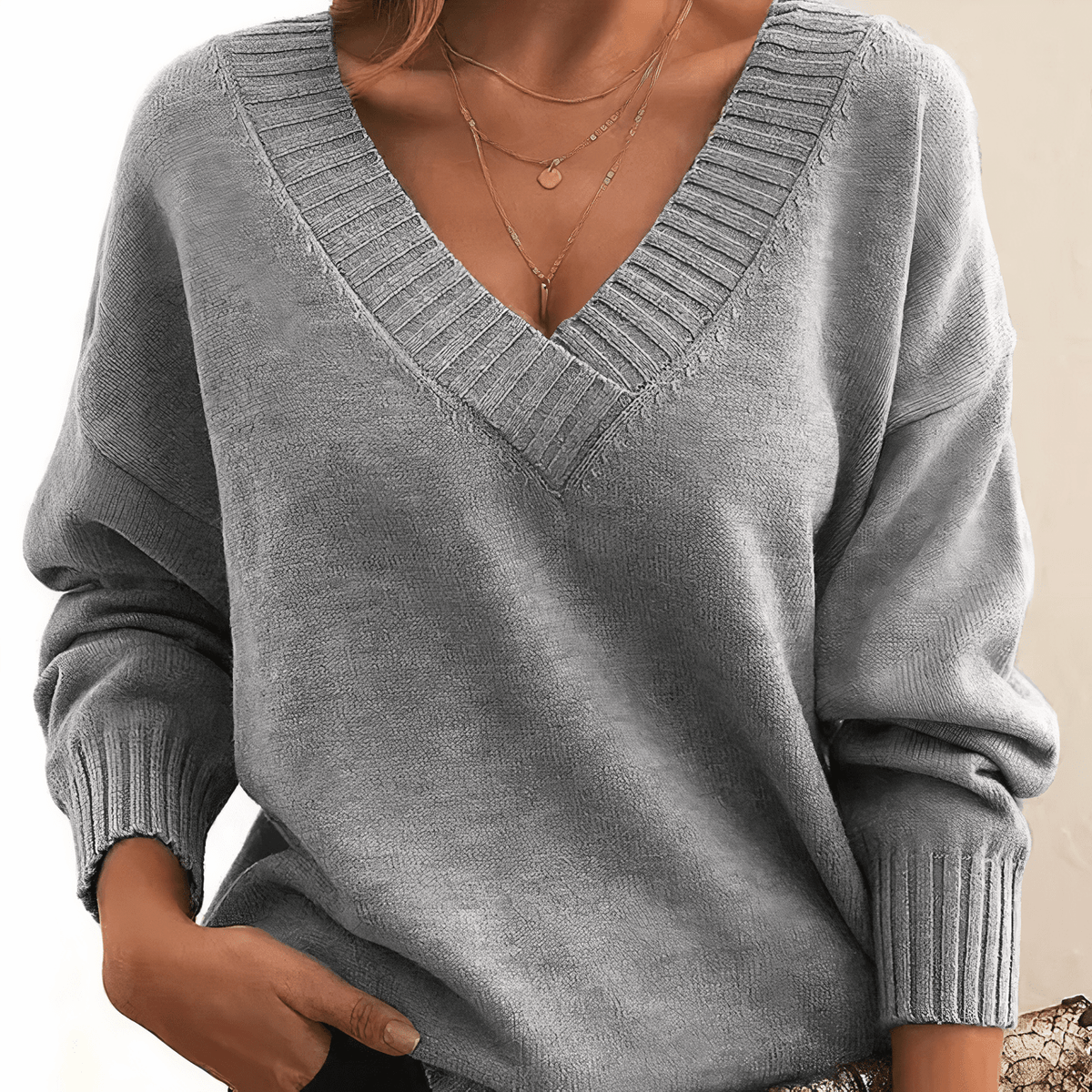 Sweter Damski | Dekolt w serek i prążkowane wykończenia - Arkadya Outlet - Sweaters