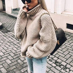 Sweter Damski | Gruby Splot z Golfem i Krój Oversize - Arkadya Outlet - Sweaters