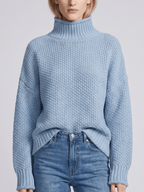 Sweter Damski | Luźny krój z golfem i fakturą waflową - Arkadya Outlet - Sweaters