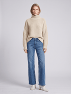 Sweter Damski | Luźny krój z golfem i fakturą waflową - Arkadya Outlet - Sweaters