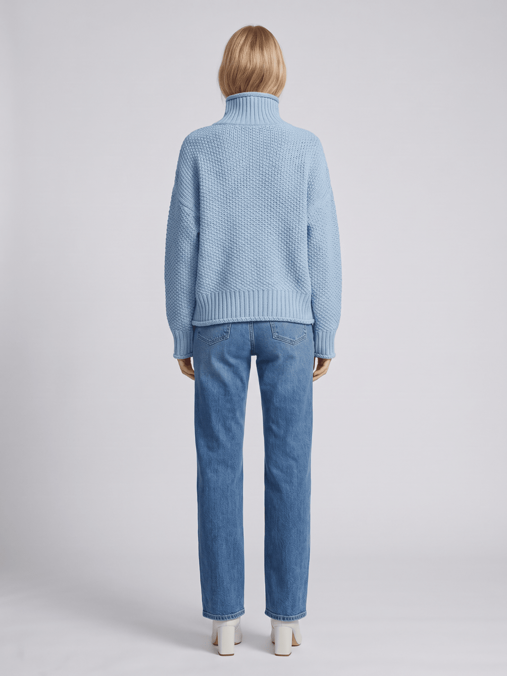 Sweter Damski | Luźny krój z golfem i fakturą waflową - Arkadya Outlet - Sweaters