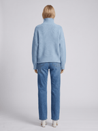 Sweter Damski | Luźny krój z golfem i fakturą waflową - Arkadya Outlet - Sweaters