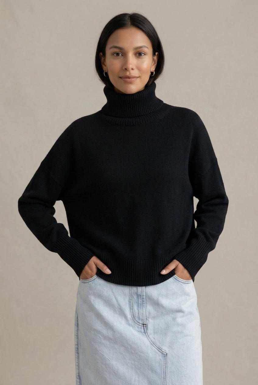 Sweter Damski | Luźny krój z golfem i żebrowanymi wykończeniami - Arkadya Outlet - Sweaters