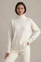 Sweter Damski | Luźny krój z golfem i żebrowanymi wykończeniami - Arkadya Outlet - Sweaters