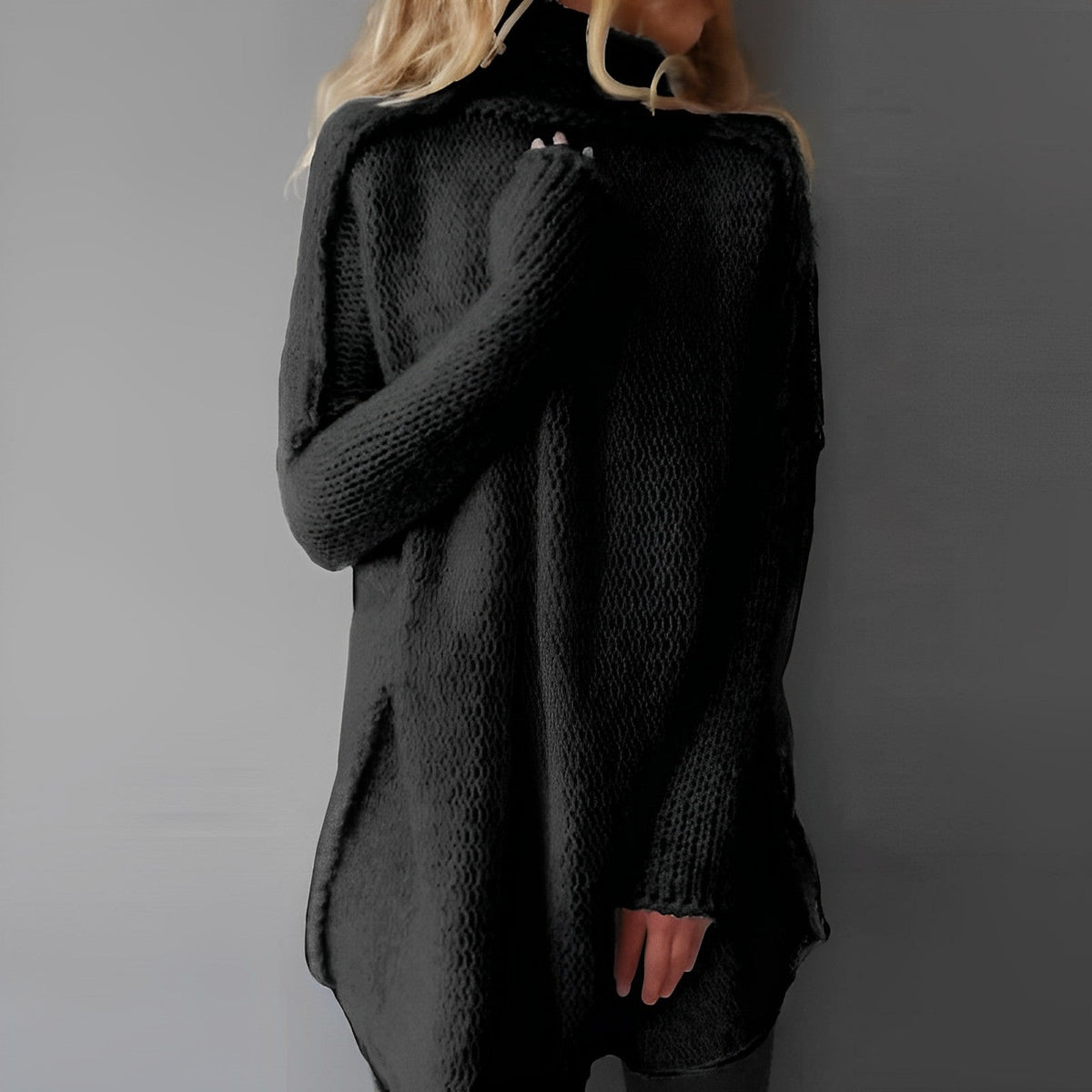 Sweter Damski | Luźny krój z opadającym kołnierzem i wydłużonym dołem - Arkadya Outlet - Sweaters