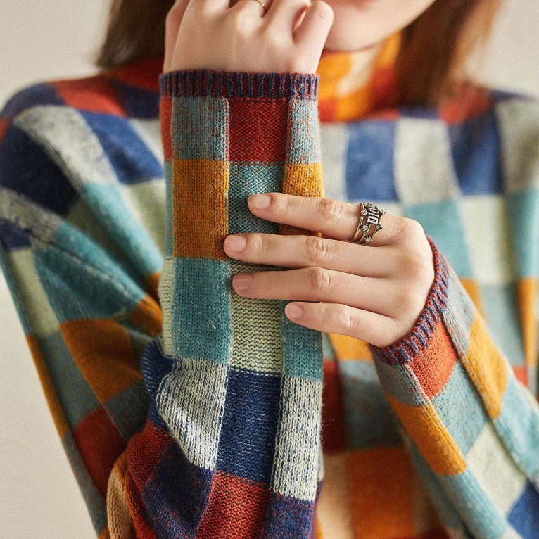 Sweter Damski | Luźny krój z wysokim kołnierzem i żebrowanymi - Arkadya Outlet - Sweaters