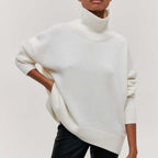 Sweter Damski | Oversize z Golfem i Prążkowanymi Mankietami - Arkadya Outlet - Sweaters